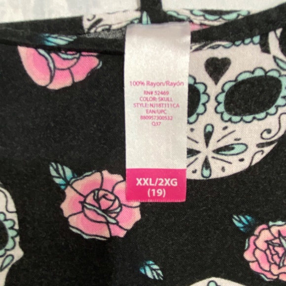 Plus Skull & Roses Tank - Picture 5 of 6